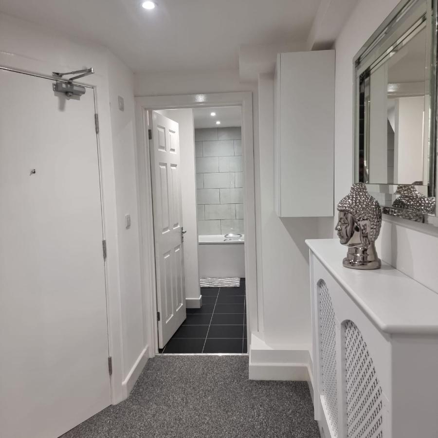 Classic 2 Bed Apartment In Oldkent Road London Exterior photo